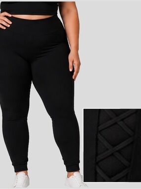 😍CLEARANCE - LAVON Black
Leggings with Back Crisscross Detail, Stretchy